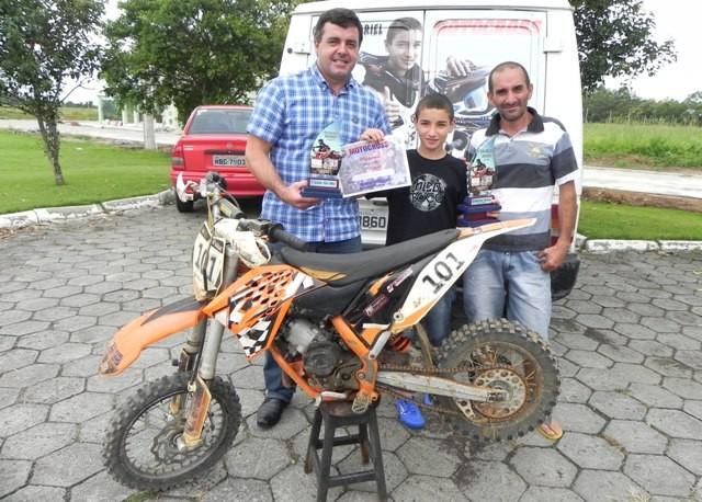 Garoto de Forquilhinha vence Copa Verão de Motocross