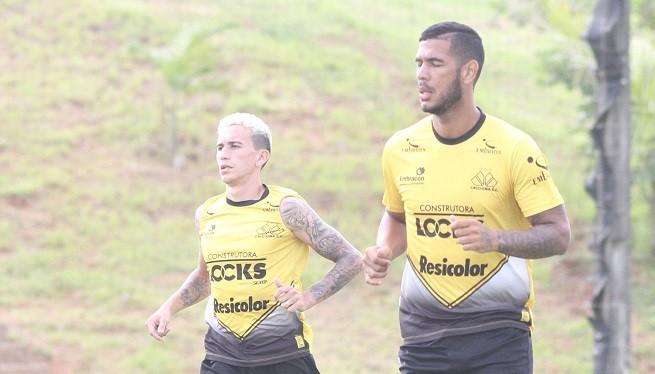 Criciúma faz trabalho de força e finalização