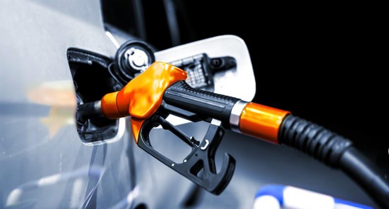 Preço da gasolina comum em Içara tem diferença de até R$ 0,40