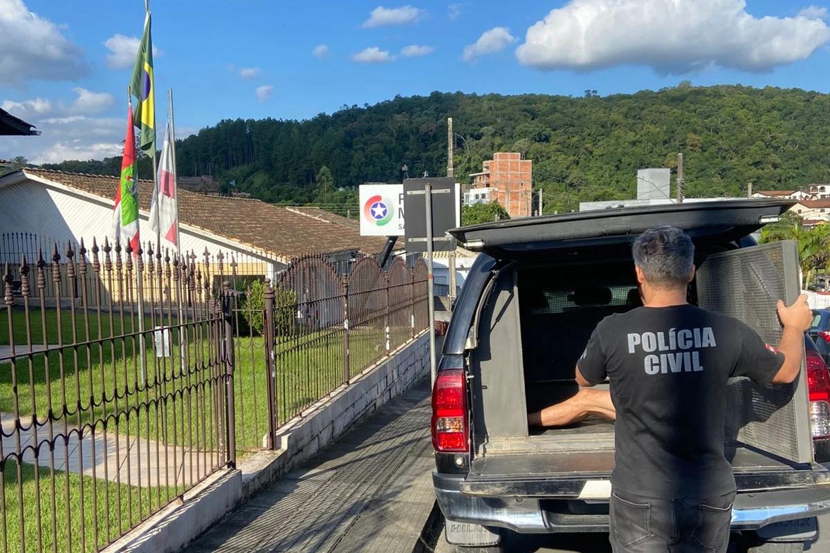 Homem acusado de furtar posto de saúde em Orleans é preso