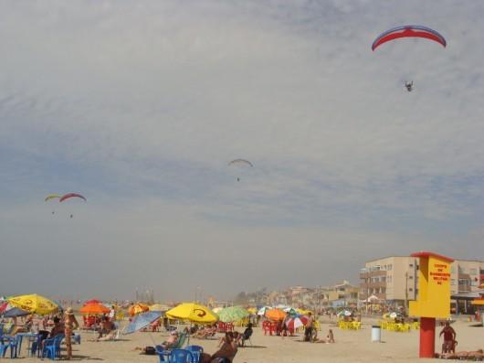 Encontro de Paramotor foi atração no Balneário Arroio do Silva