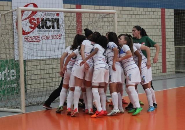 Garotas do Rogacionista na luta pelo título Estadual