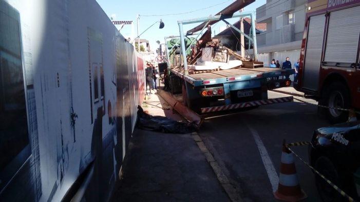 Trabalhador morre ao ser atingido por viga na cabeça