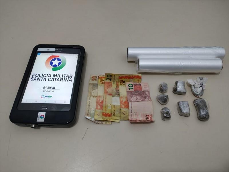 Polícia apreende menor de idade e droga no bairro São Sebastião, em Criciúma