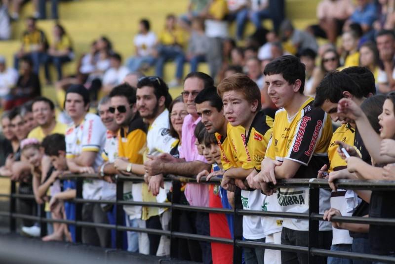 Torcida marca presença em jogo treino do Tigre