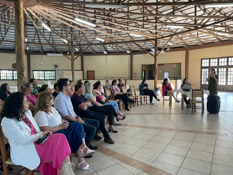 Profissionais da rede de proteção de Maracajá participam de encontro sobre Escuta Especializada