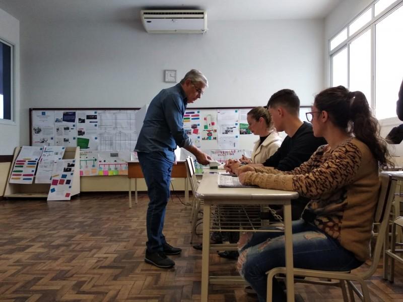 Governador de Santa Catarina vota em Criciúma