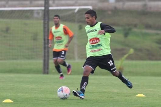 Fabinho não aponta favorito no clássico com o Avaí