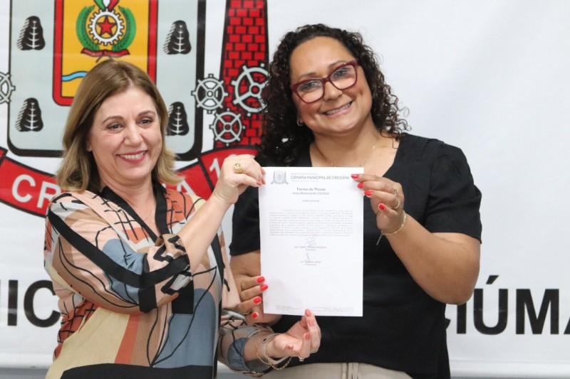 Representatividade feminina: vereadora Sandra Jorge toma posse na Câmara de Criciúma