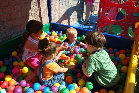 Crianças fazem a festa no bairro Vida Nova