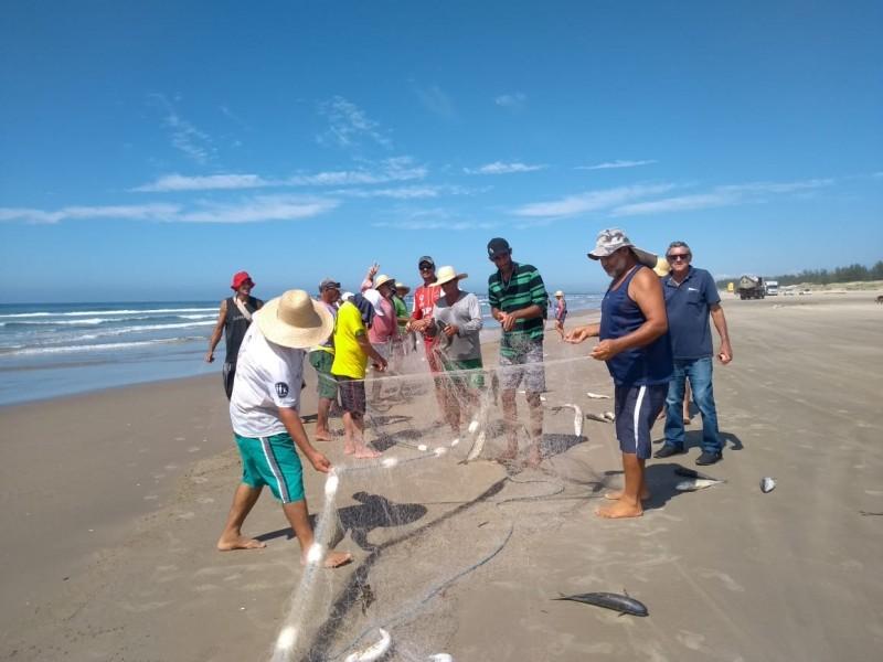Pescadores de Balneário Rincão aguardam para receber Seguro Defeso 