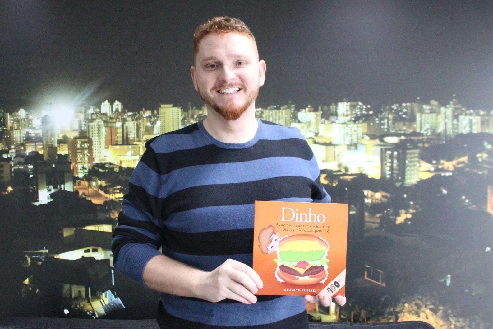 Autor lança livro com história do x-salada em homenagem ao Centenário de Criciúma