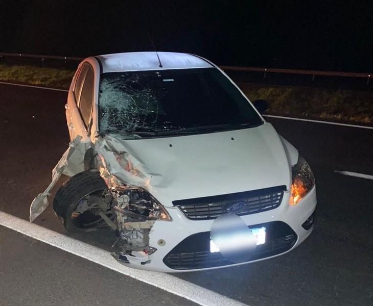 Carro e moto de Criciúma colidem na BR-101 e homem fica gravemente ferido