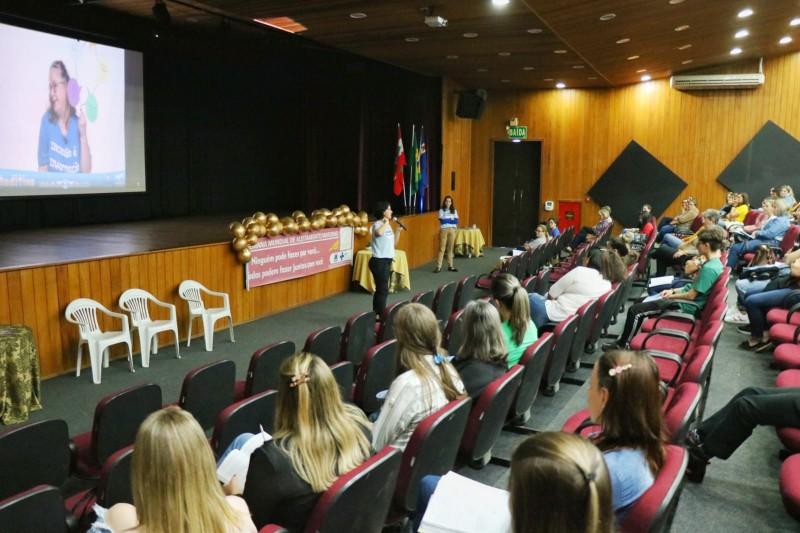 Nova Veneza: Secretaria de Educação promove palestra sobre autismo