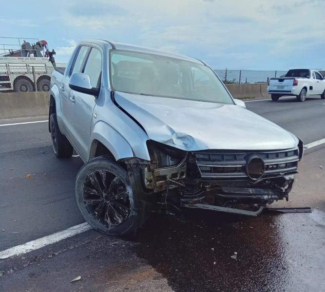 Motorista escapa ileso de capotamento em Sangão