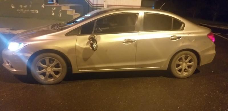 Caminhão derrapa na pista e colide em carro na SC-390