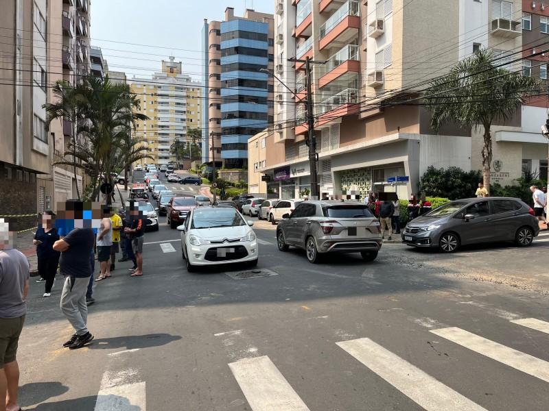 Trânsito na rua Almirante Barroso já está liberado no Centro de Criciúma