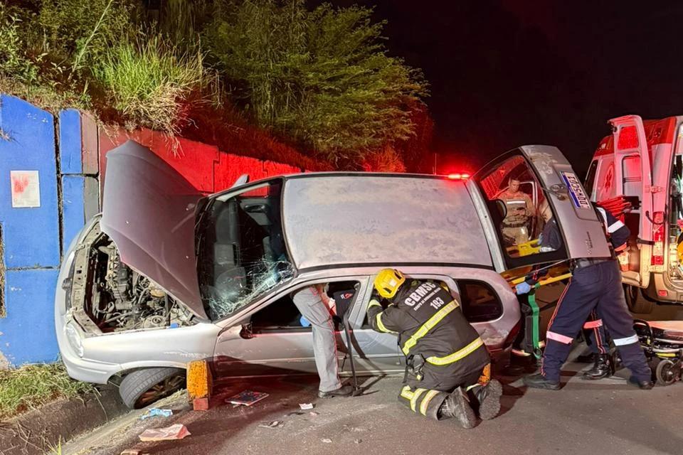 Fotos: acidente de trânsito deixa três feridos em Criciúma