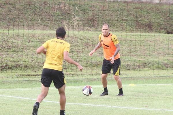 Três jogadores e o técnico desfalcam o Tigre