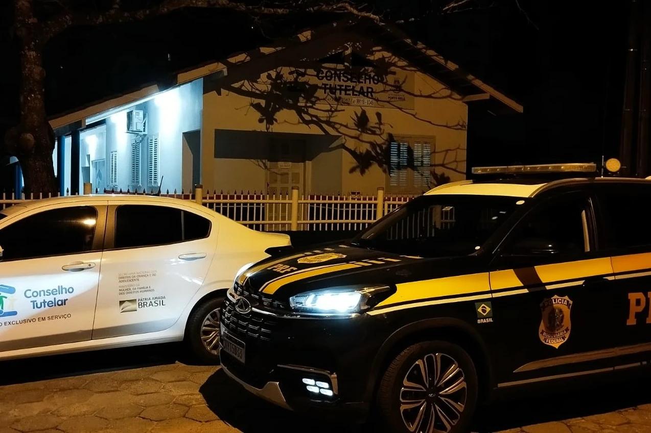 Criança de 8 anos que caminhava na BR-101 é resgatada pela PRF