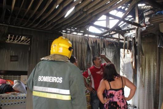 Vizinhos impedem avanço de incêndio em Lauro Müller
