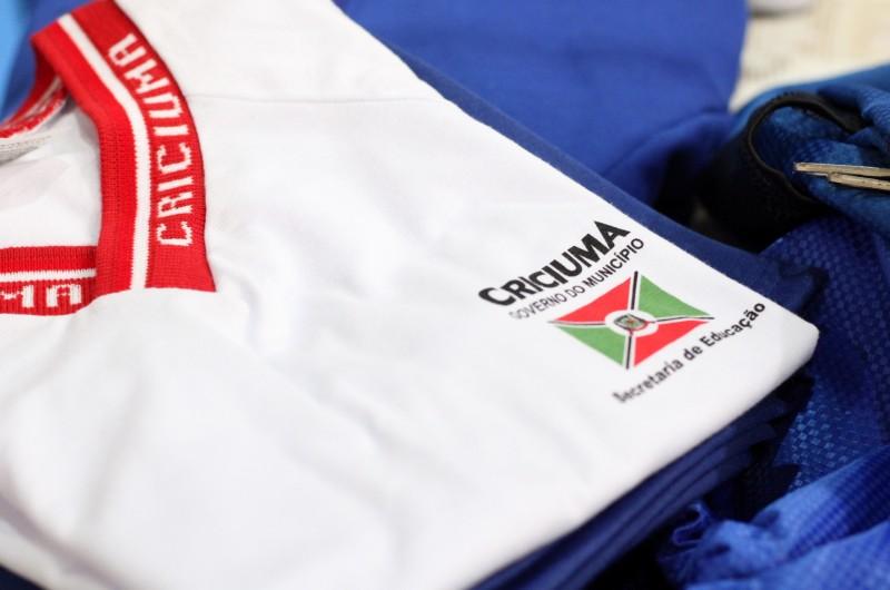 Entrega de uniformes escolares já alcançou 33 unidades de ensino
