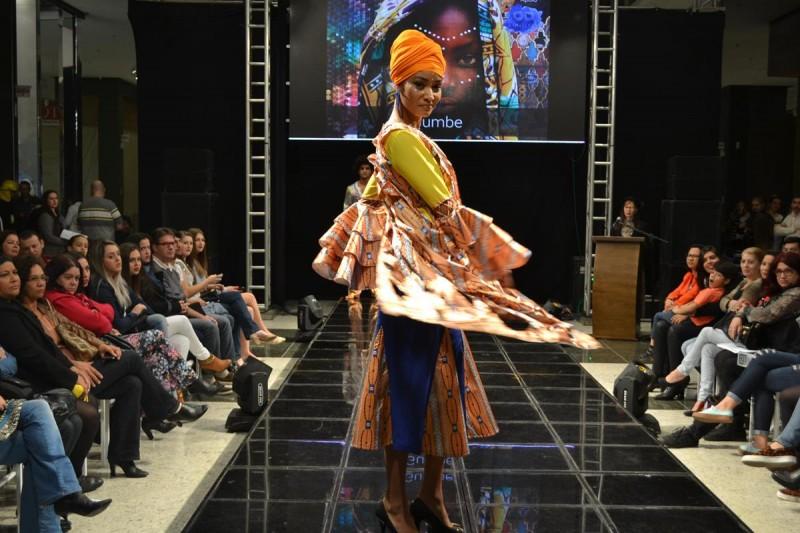 Desfile de moda destaca etnias colonizadoras de Criciúma