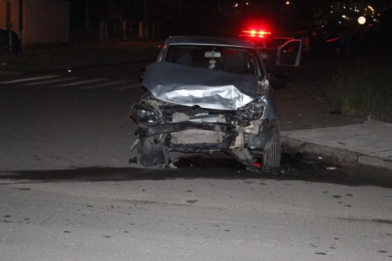 Colisão em trecho da Via Rápida deixa caroneira ferida