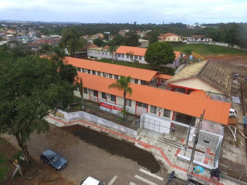 Reforma na Escola Municipal Luiz Lazzarin é inaugurada com festa, homenagens e resgate histórico