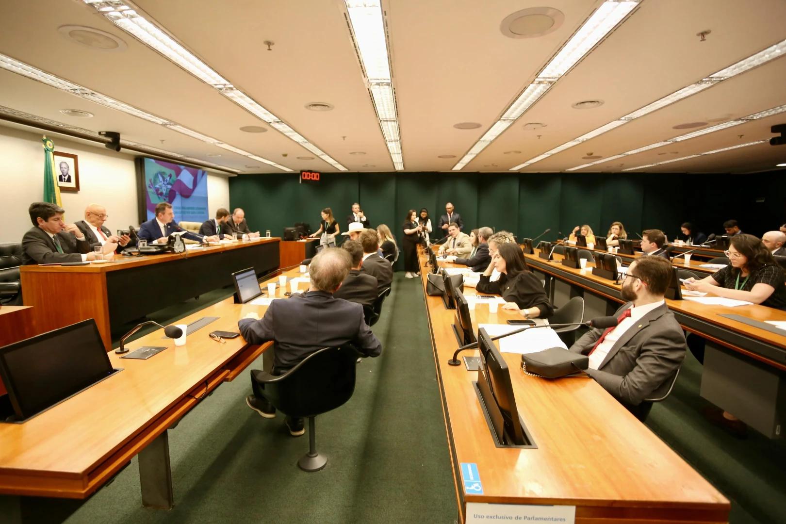 Fórum Parlamentar discute recursos para conclusão da BR-285