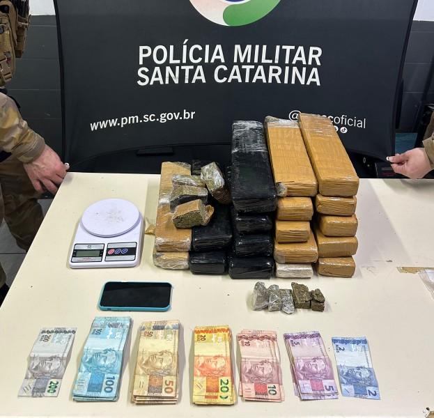 Mais de 16 quilos de maconha são apreendidos em Criciúma