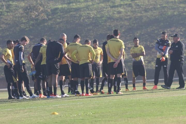 VÍDEO: Roberto Cavalo ganha duas preocupações no último treino