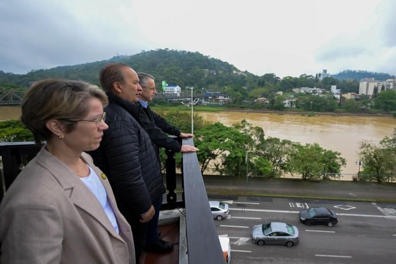 Pelo Estado 06/10: Chuvas deixam SC em estado de emergência