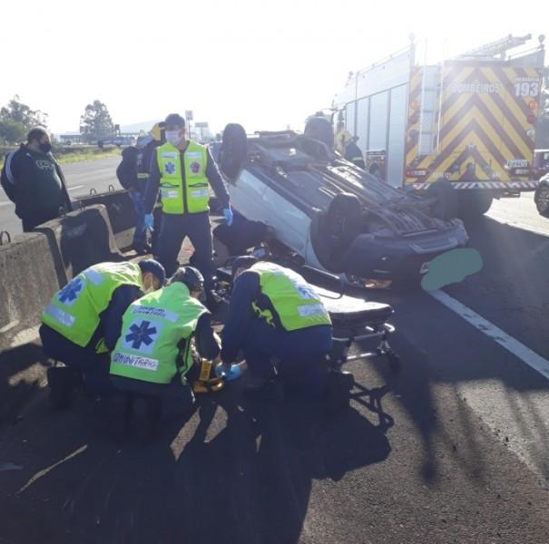 Capotamento deixa um jovem de Araranguá ferido na BR-101 