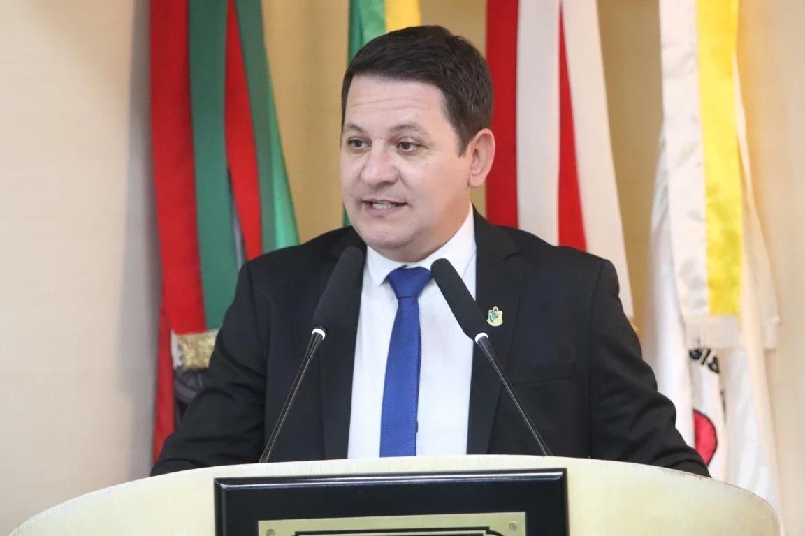 Vereadores de Criciúma aprovam PL que regulamenta acorrentamento de cães e gatos