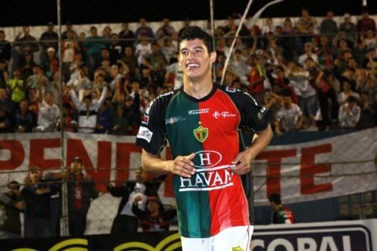Valdo, atacante na mira do Tigre