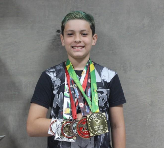 Criciúma: atleta de jiu-jítsu cria vaquinha on-line e vende rifas para participar de campeonato internacional 