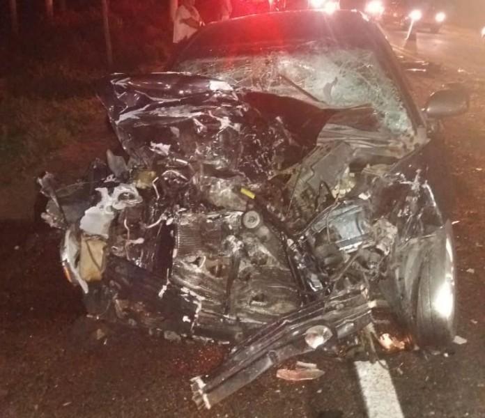 Acidente envolvendo carro e carreta deixa um ferido em Braço do Norte