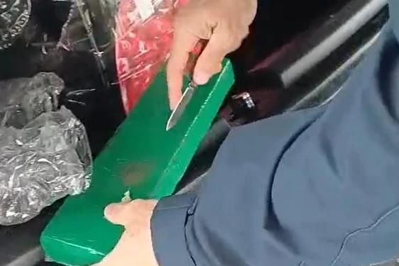 Motorista é preso após ser flagrado transportando maconha e skunk na BR-101