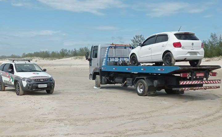 Policia Militar encerra luau em praia de Laguna