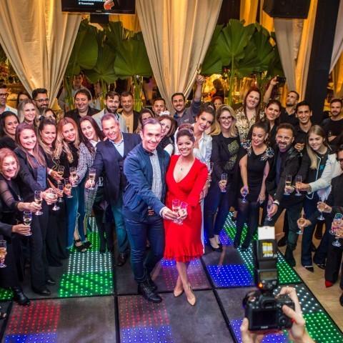 Feira de Casamentos encerra hoje com desfiles e show do cantor Neguinho