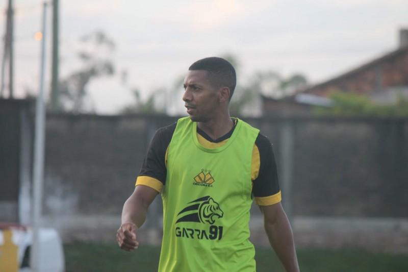 Criciúma apresenta Jean Dias, novo meio-campo do Tigre