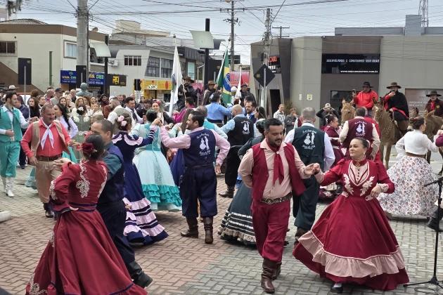 Morro da Fumaça: 1º Chimarrão e Tradição encanta público com homenagens à cultura gaúcha