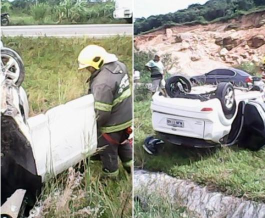 Carro capota na BR-101 e quatro ocupantes ficam feridos