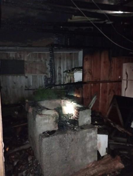 Proprietário combate incêndio em paiol em Forquilhinha