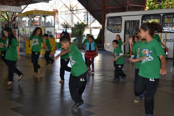Apresentações de dança marcaram a semana nos terminais