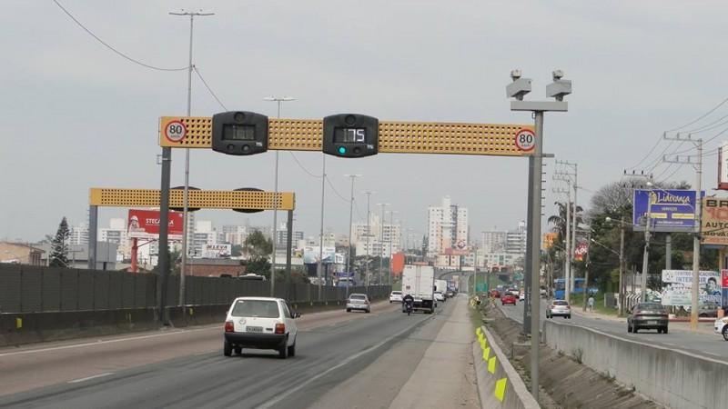 Lombadas eletrônicas serão retiradas da BR-101 na região de Florianópolis