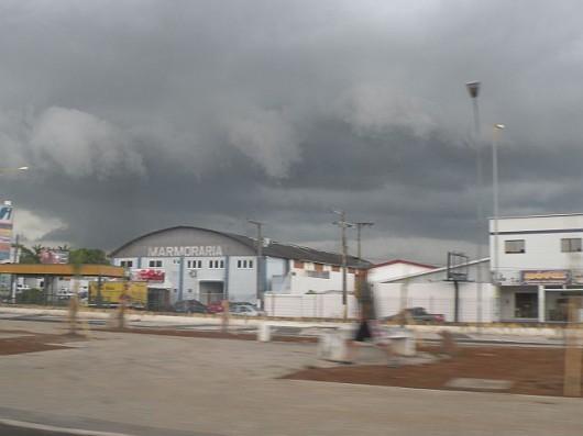 MetSul projeta chuva forte, Climaterra vê chance de granizo