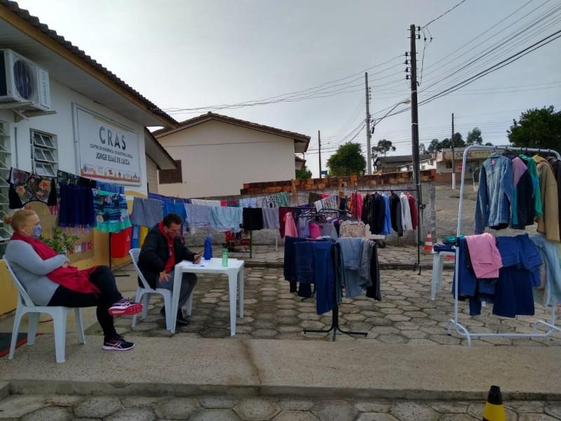 Içara: Cras promove doação de roupas com realização do “Varal Solidário”