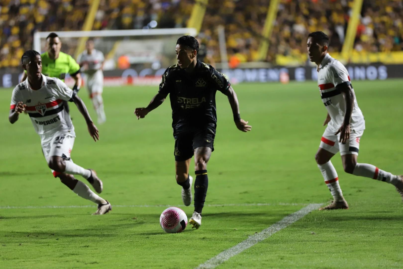 Criciúma sofre gol no final, empata com o São Paulo e marca passo no Brasileirão